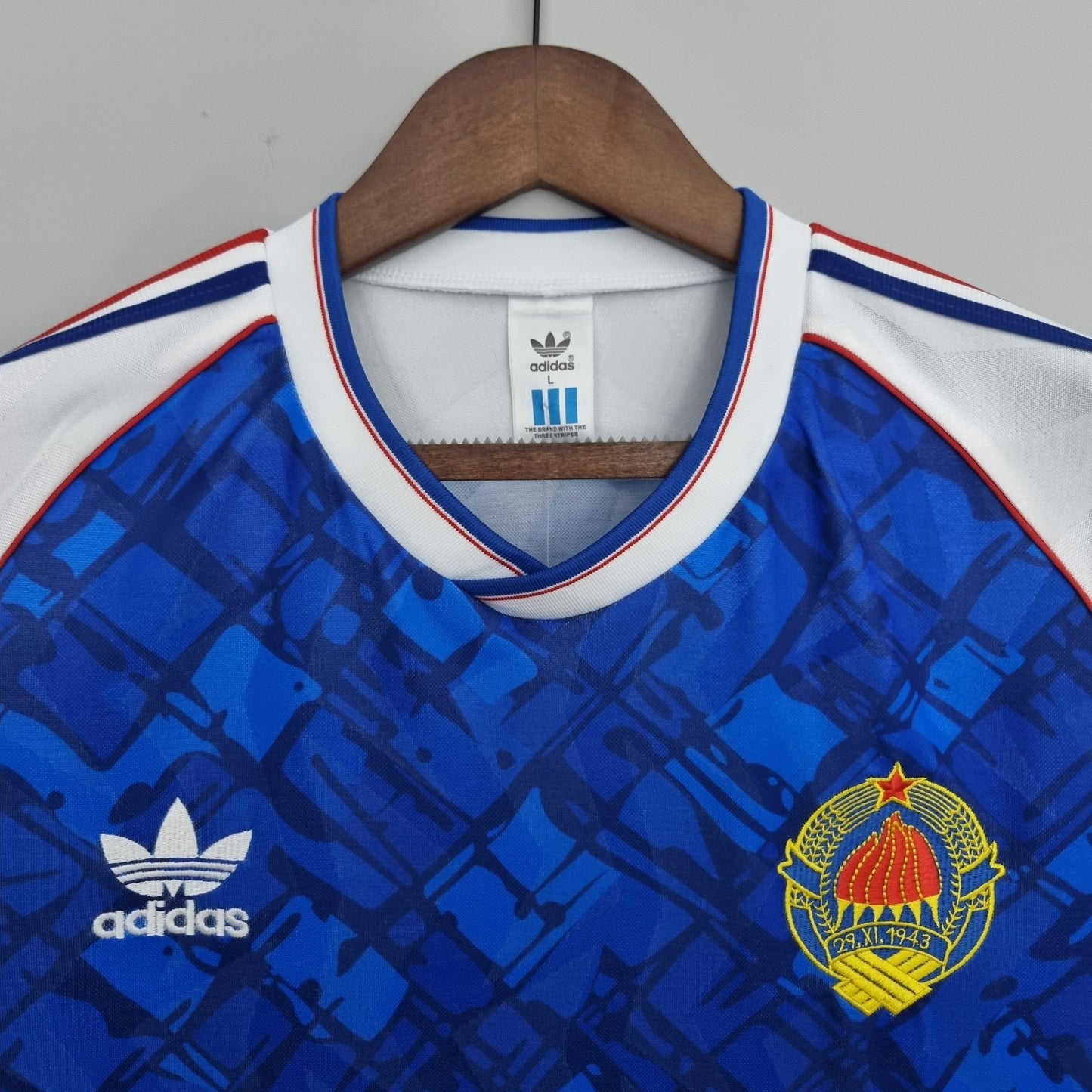 YUGOSLAVIA I 1992 HOMBRE (RETRO)